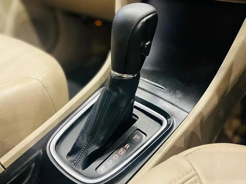 Second Hand Maruti Suzuki Ciaz Alpha Hybrid 1.5 AT [2018-2020] in Bangalore