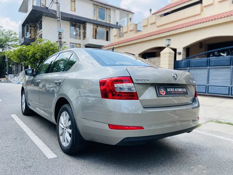 Second Hand Skoda Octavia [2017-2021] 2.0 TDI CR Style Plus AT [2017] in Bangalore