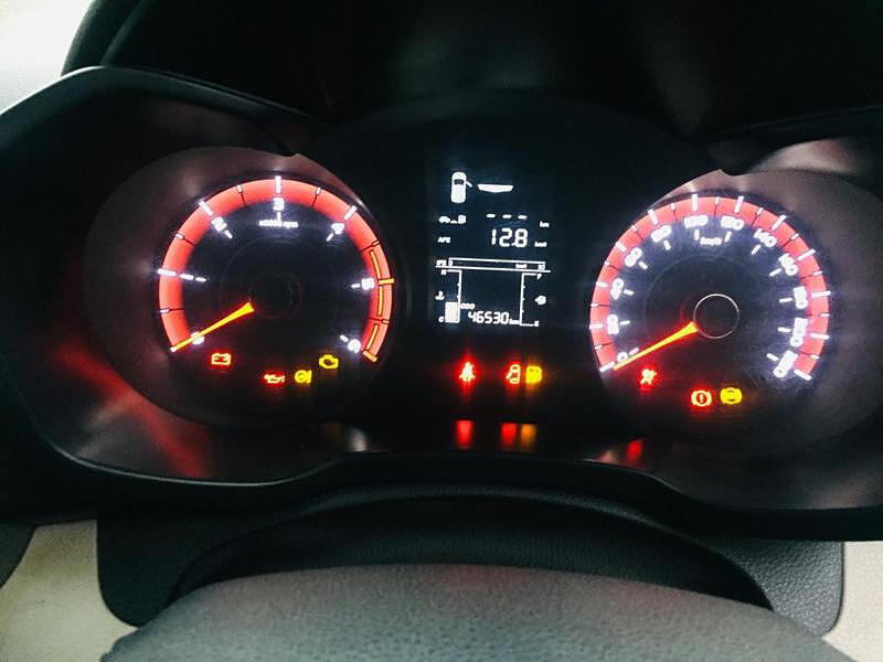 Second Hand Mahindra XUV300 1.5 W6 [2019-2020] in Lucknow