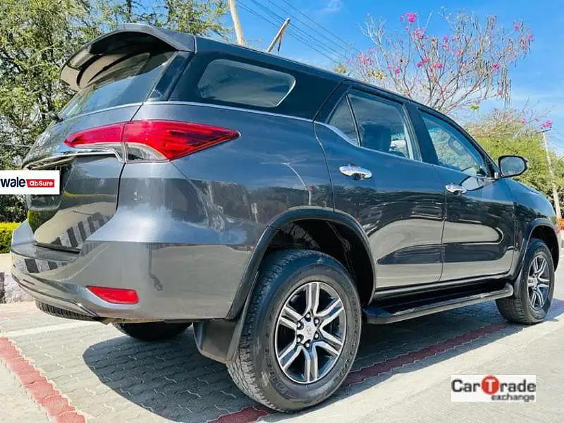 Second Hand Toyota Fortuner [2016-2021] 2.8 4x2 AT [2016-2020] in Bangalore