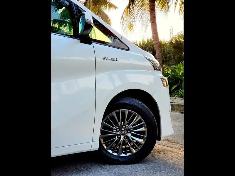 Used Toyota Vellfire Hybrid in Mumbai