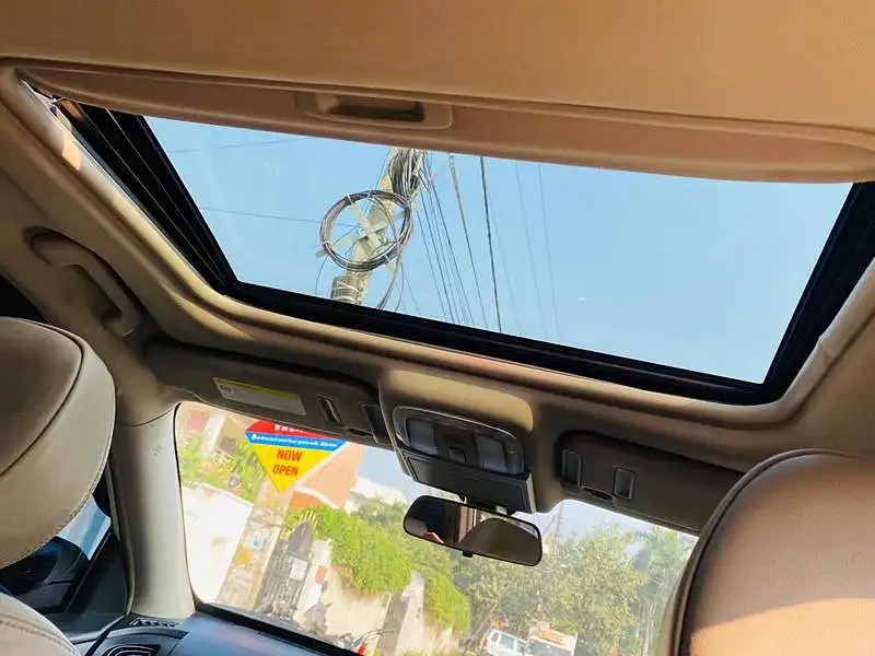 Second Hand Mahindra XUV500 [2015-2018] W10 in Lucknow
