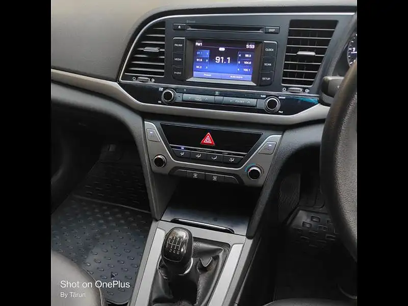 Second Hand Hyundai Elantra 2.0 S MT in Mumbai