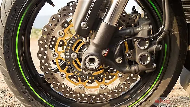 Kawasaki Ninja ZX-10R [2015] Brakes Image – BikeWale