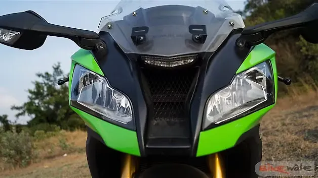 Kawasaki Ninja ZX-10R [2015] Front Three-Quarter Image – BikeWale