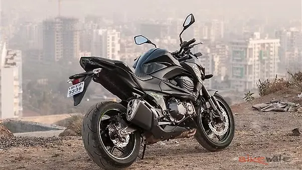 Kawasaki Z800 Rear Three-Quarter Image – BikeWale