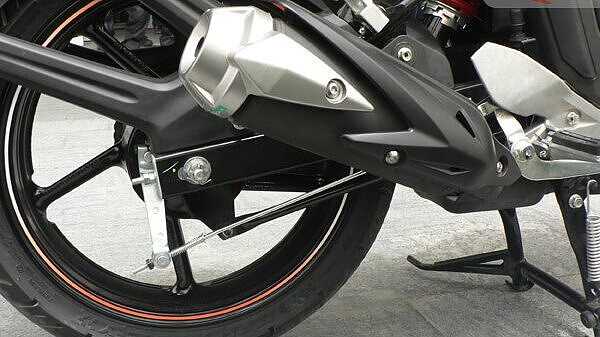 Yamaha fz 2.0 hot sale silencer cover price