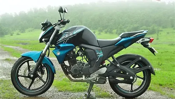 yamaha fz v 2.0 on road price