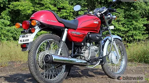Hero Splendor Pro Classic Rear Three-Quarter Image – BikeWale