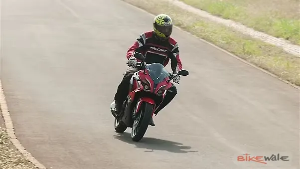 Bajaj Pulsar RS 200 Exterior Image β BikeWale