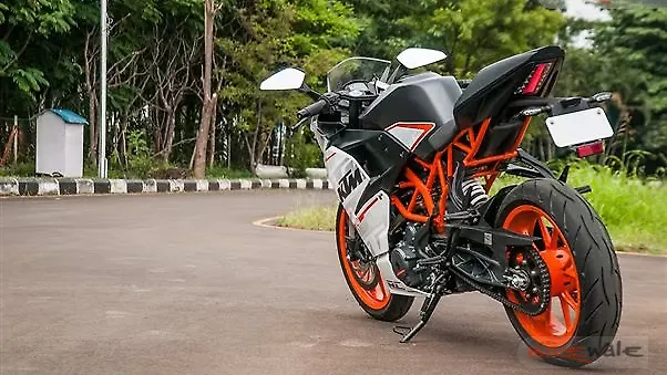 KTM RC390 [2014-2016] Rear Three-Quarter Image – BikeWale