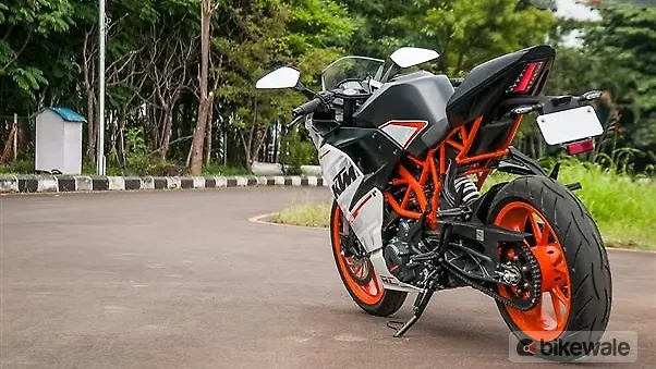 KTM RC390 [2014-2016] Rear Three-Quarter Image – BikeWale