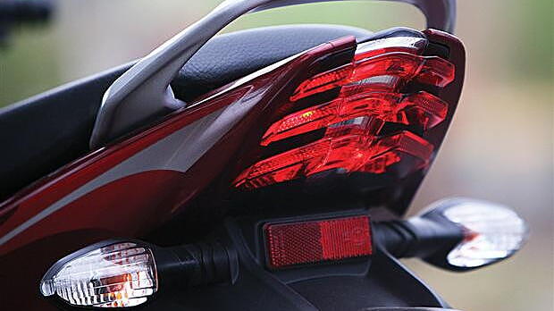 Bajaj discover 125 tail best sale light price