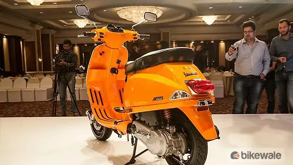 Vespa Versions Rear Vespa S Rear Three-Quarter Image – BikeWale
