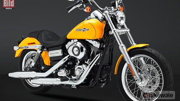 Harley-Davidson Super Glide Custom Front Three-Quarter