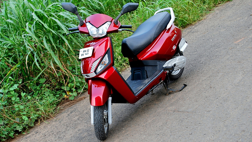 Gusto scooty discount on road price