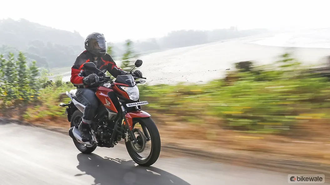 Honda CB 160R Action Image BikeWale