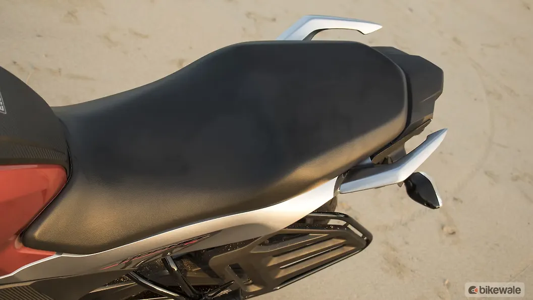 Honda CB 160R Tank Image BikeWale