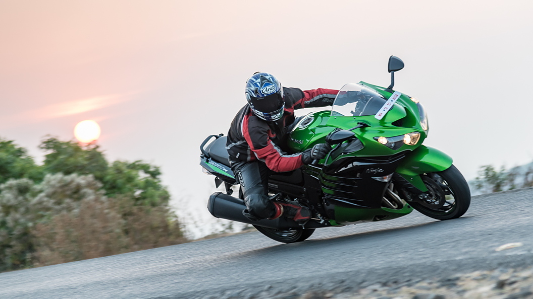 Images of Kawasaki Ninja ZX-14R | Photos of Ninja ZX-14R - BikeWale