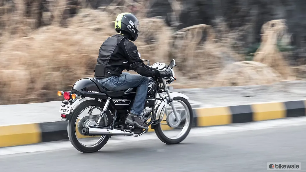 Hero Splendor Pro Classic Rear Three-Quarter Image – BikeWale