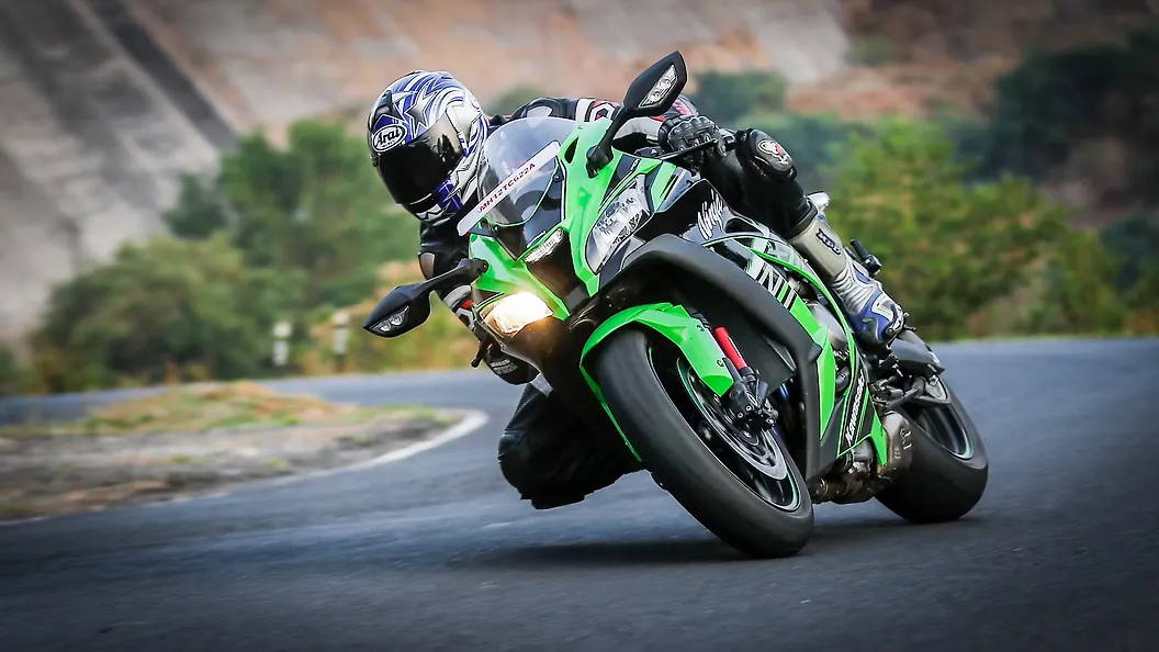 Kawasaki Ninja ZX-10R [2018-2019] Rear Image – BikeWale