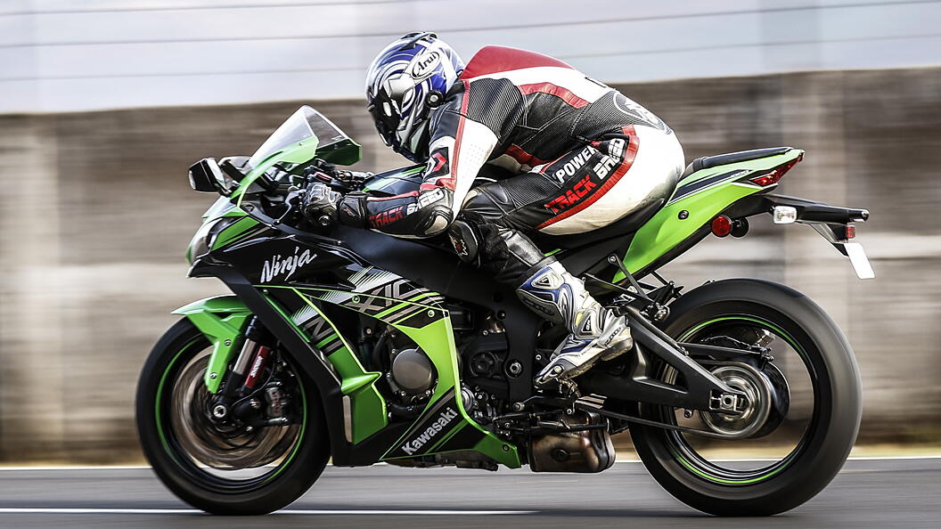 Kawasaki Ninja ZX-10R [2018-2019] Side Image – BikeWale