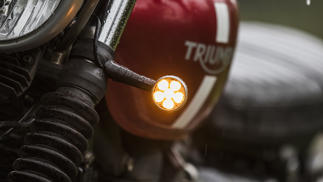 triumph street twin indicators