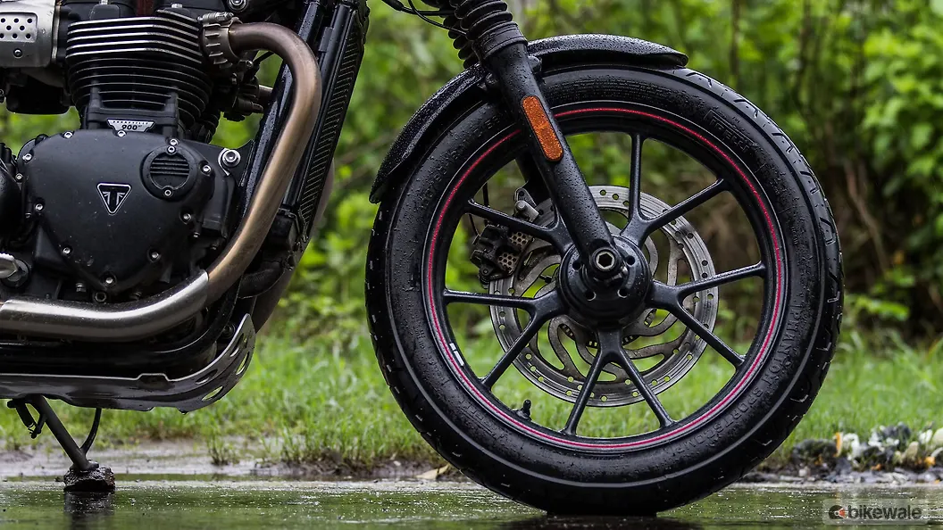 Triumph Street Twin [2018] Exhaust Image BikeWale