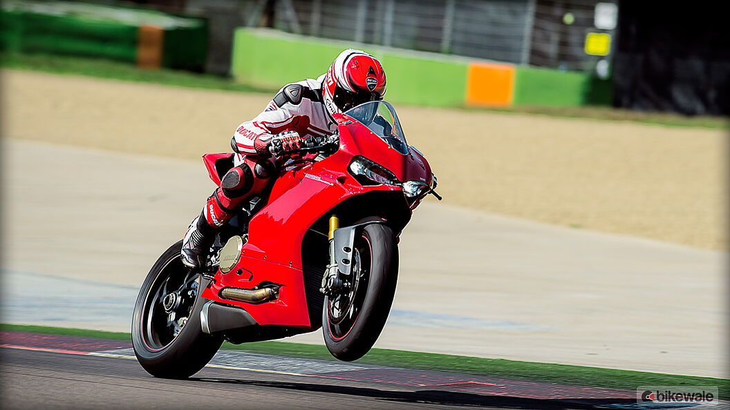 Ducati 1299 Panigale S Action