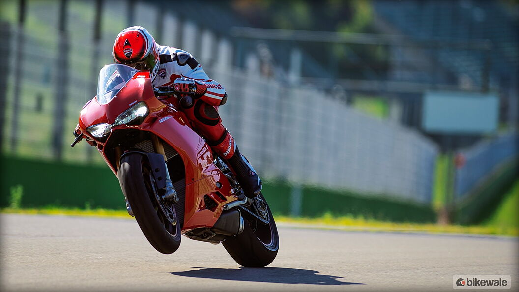 Ducati 1299 Panigale S Action