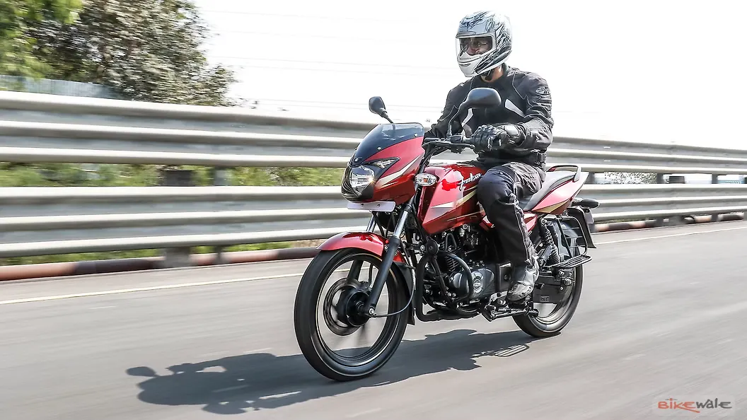 Bajaj Pulsar 150 Right Rear Three Quarter Image BikeWale