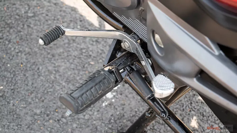 Bajaj Pulsar 150 Grab Rails Image BikeWale