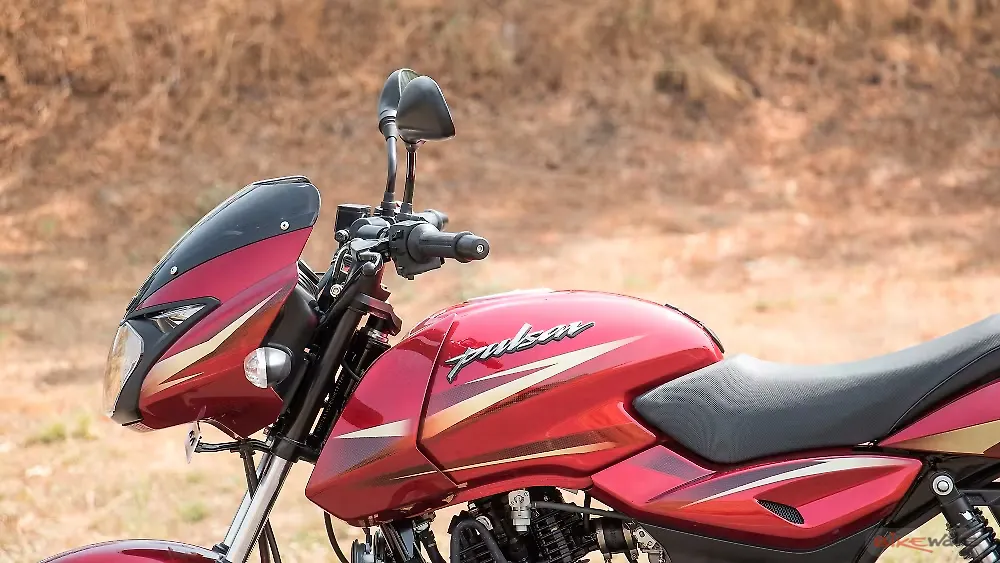 bajaj pulsar as 150 seat height