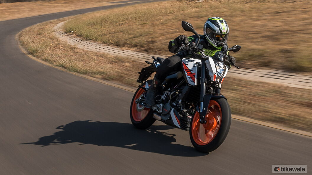 Ktm 200 Duke 2021 Action Image Bikewale 2222