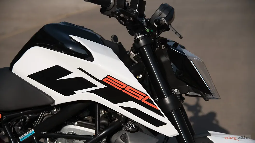 KTM 250 Duke [2021] Fuel Tank Image BikeWale