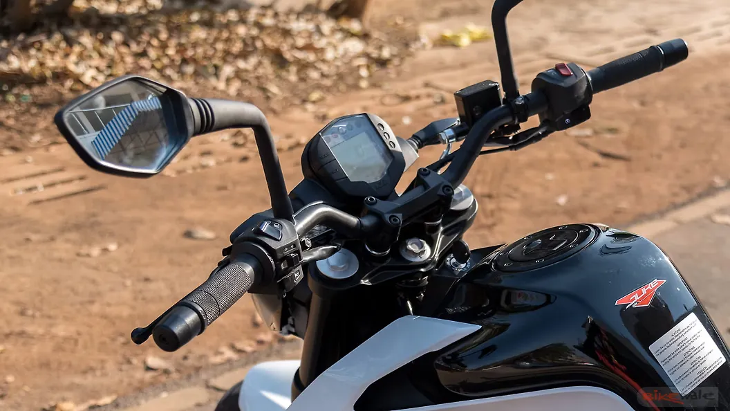 KTM 250 Duke [2021] Handlebar Image BikeWale