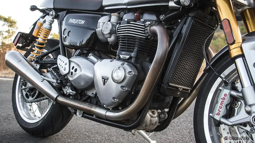 Images of Triumph Thruxton R | Photos of Thruxton R - BikeWale
