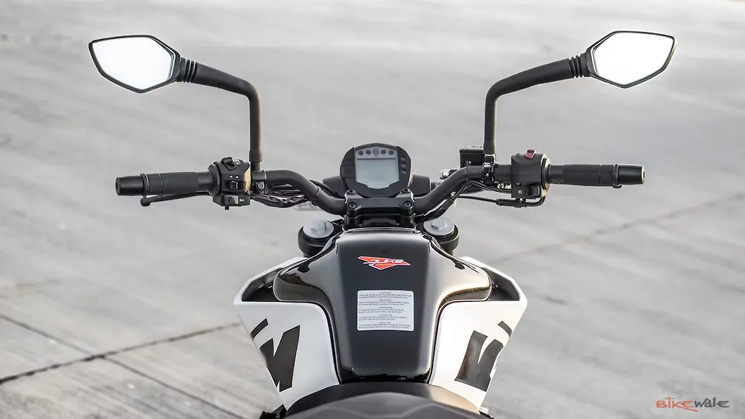 KTM 250 Duke [2021] Handlebar Image BikeWale