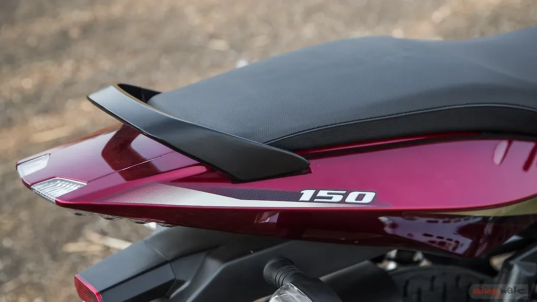 Bajaj Pulsar 150 Grab Rails Image BikeWale