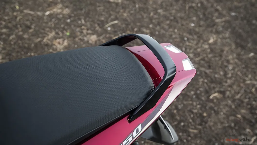 Bajaj Pulsar 150 Grab Rails Image BikeWale