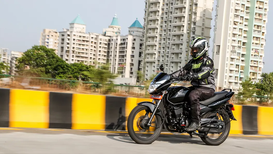 Honda CB Unicorn 150 Action Image 
