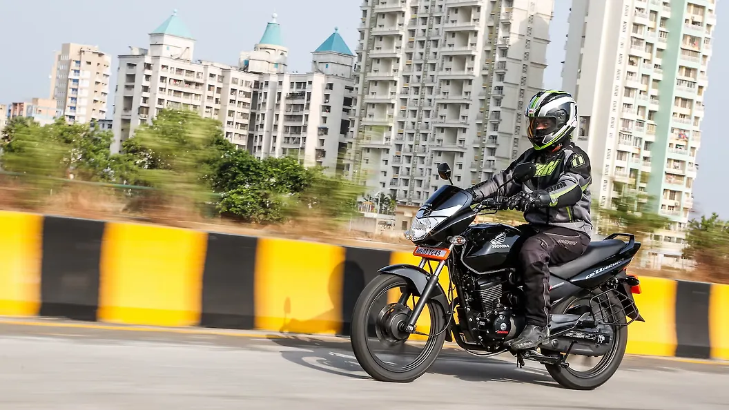 Honda CB Unicorn 150 Action Image 