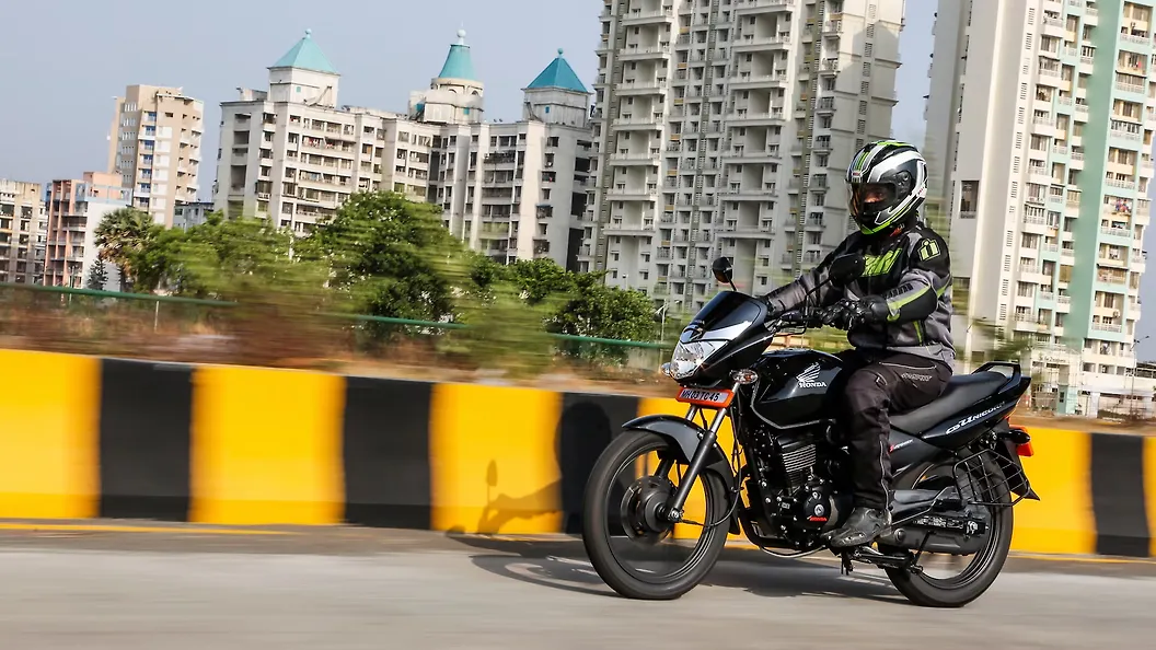 Honda CB Unicorn 150 Action Image 