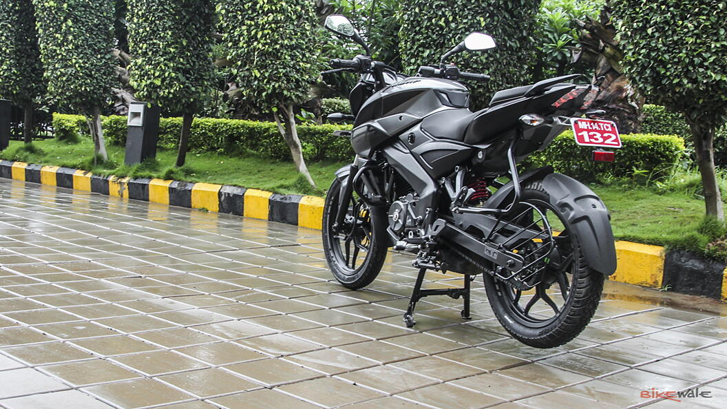 Bajaj Pulsar NS160 Rear Three-Quarter Image – BikeWale