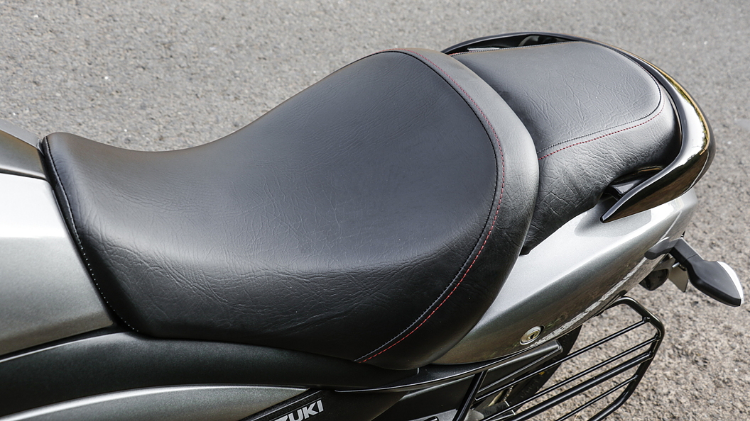 Suzuki intruder 2025 seat cover