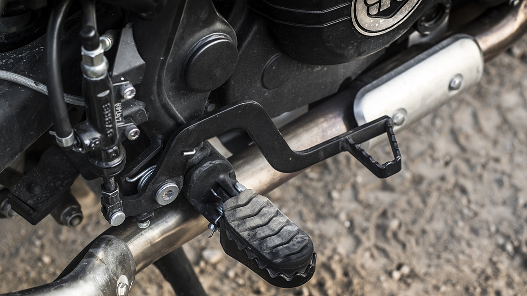 Himalayan foot clearance pegs