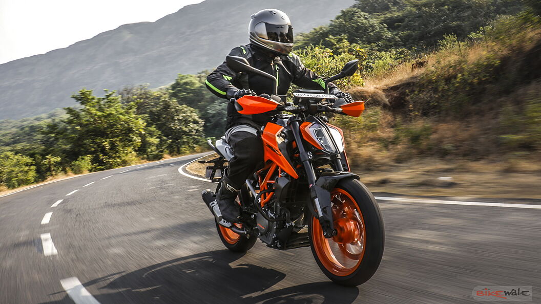 KTM 390 Duke [2021] Action Image – BikeWale