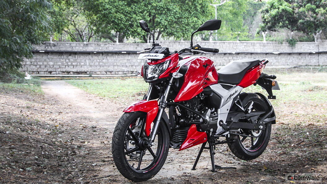 TVS Apache RTR 160 4V Action Image – BikeWale