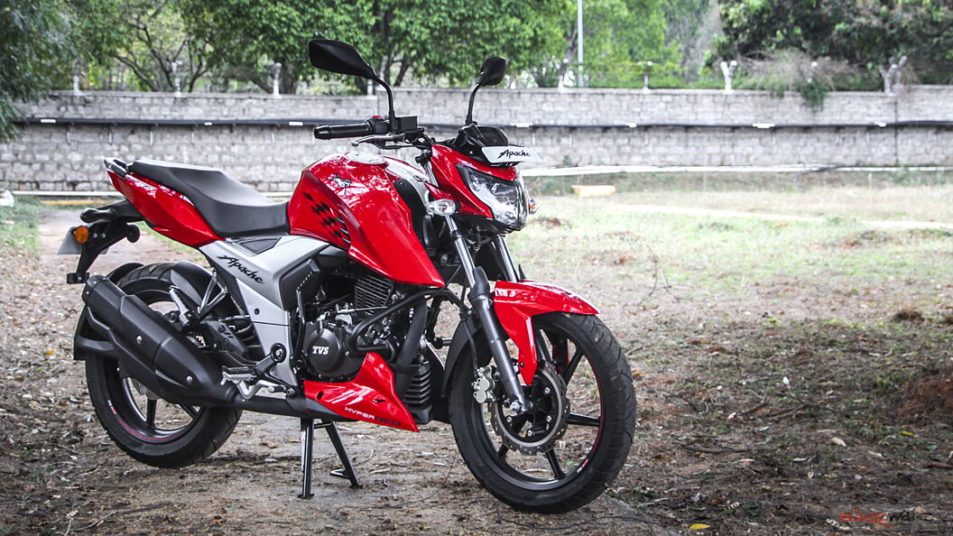 TVS Apache RTR 160 4V Action Image – BikeWale