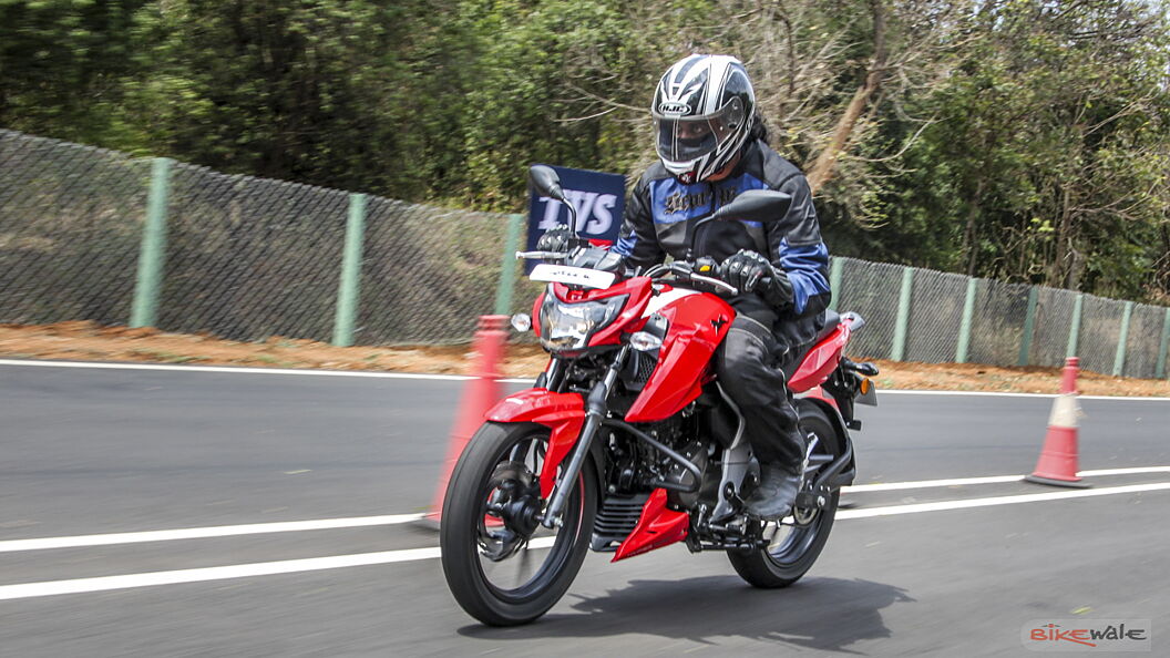 TVS Apache RTR 160 4V Action Image – BikeWale